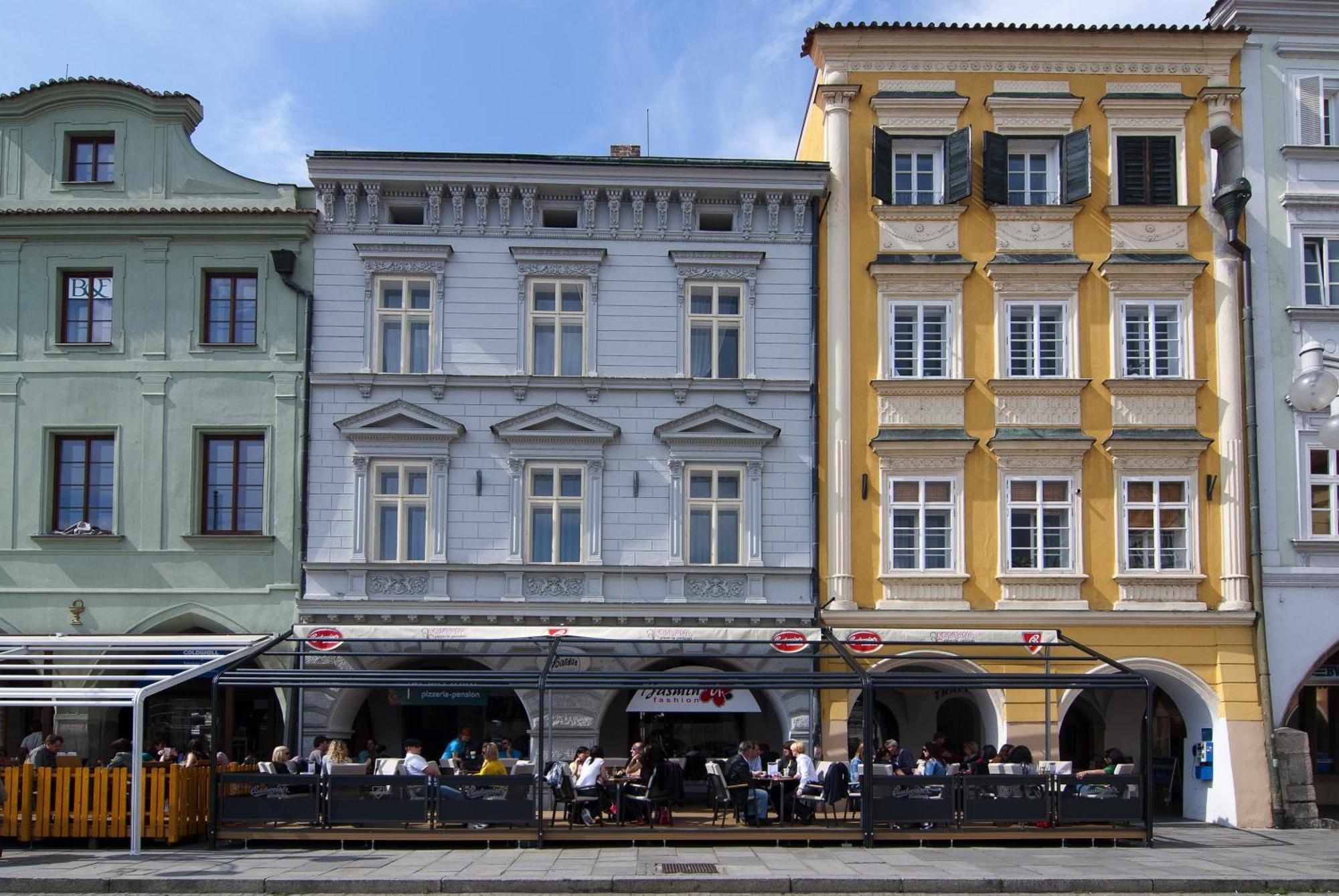 Fontana Pizzeria - Pension Ceske Budejovice Dış mekan fotoğraf