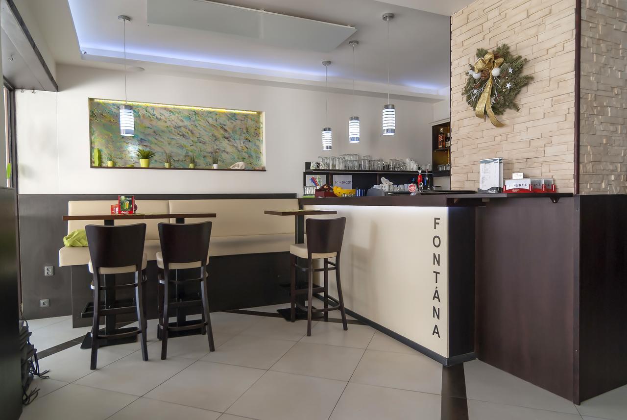 Fontana Pizzeria - Pension Ceske Budejovice Dış mekan fotoğraf