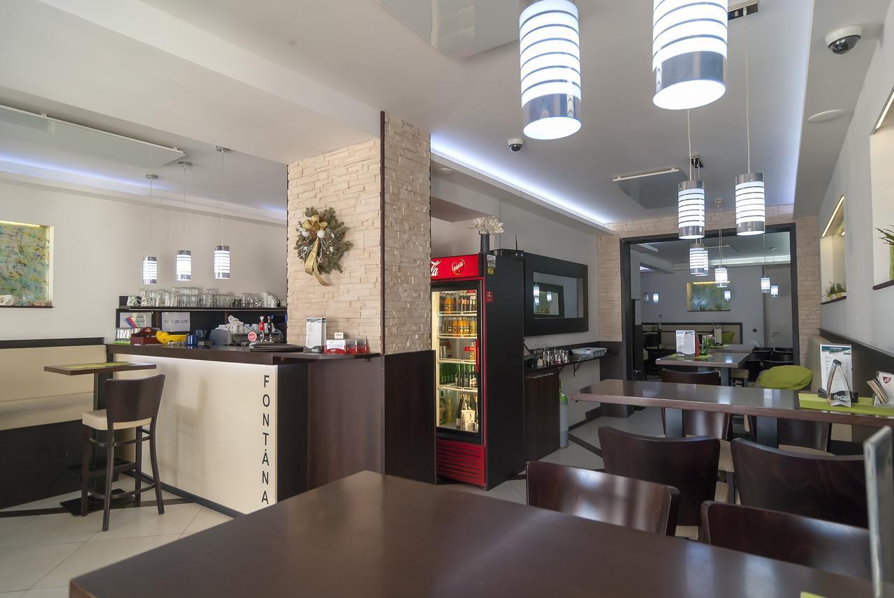Fontana Pizzeria - Pension Ceske Budejovice Dış mekan fotoğraf